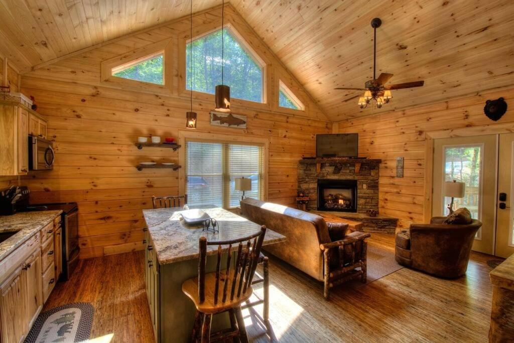 Honeymoon Getaway In Woods Near Noc And Smoky Mtn Rr Βίλα Bryson City Εξωτερικό φωτογραφία