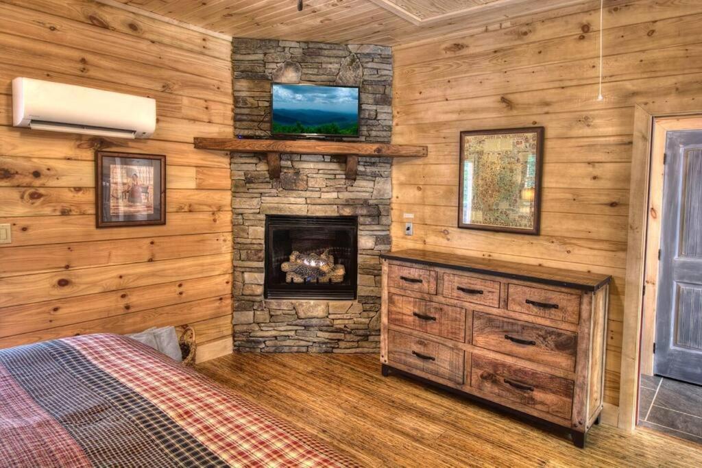 Honeymoon Getaway In Woods Near Noc And Smoky Mtn Rr Βίλα Bryson City Εξωτερικό φωτογραφία